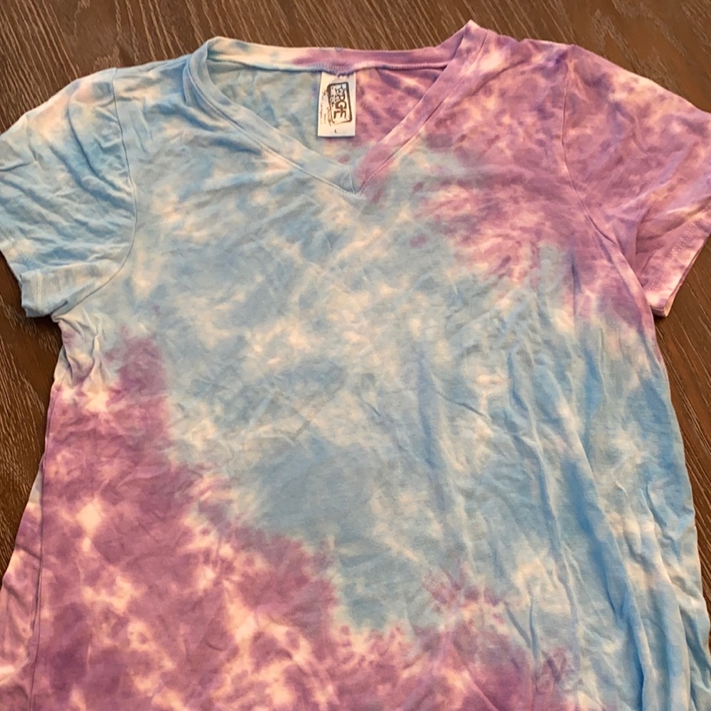 Adorable Girls Tie Dye t-shirt by ERGE. Size L